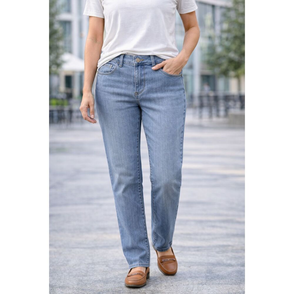 St. John’s Bay Secretly Slender Classic Fit Capri Jeans Size 4 NWT